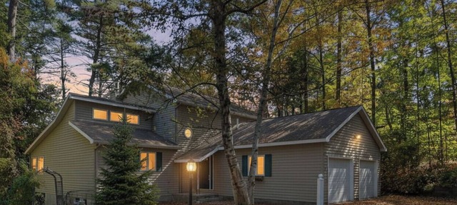 Lakefront Fireplace Sleeps 10 Near Ski EV Charger