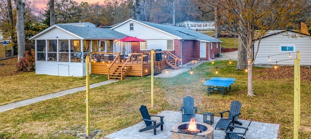 Lakefront Getaway: Fire Pit ~ Dock ~ Games ~ Family & Pet Friendly