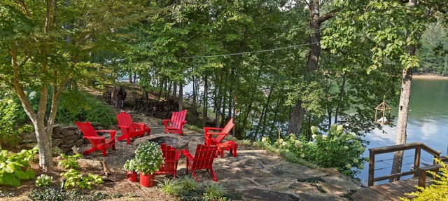 Lakefront home on Smith Lake w/easy water access & Tritoon/Sea Doo rental!
