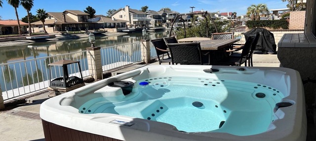 LAKEFRONT HOME- Spring Valley Lake - Hot Tub, Pool Table!