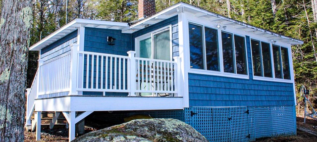 Lakefront home with a deck, gas grill, WiFi, dock & golf nearby