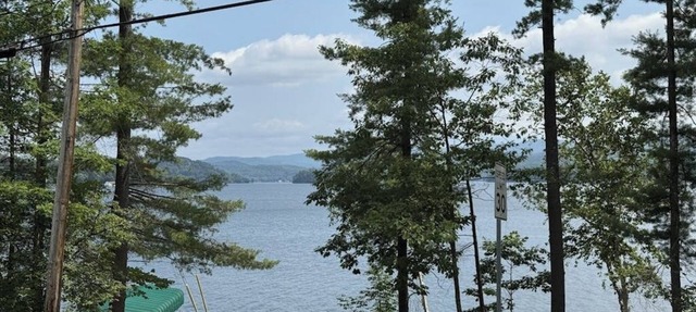 Lakefront house with mountain-range views, waterfront dock, 2 SUPs & kayak