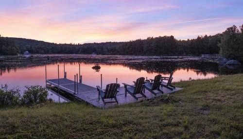 Lakefront Log Cabin on 2 acres