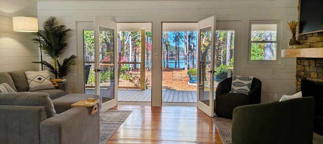 Lakefront Masters Retreat: Newly Renovated