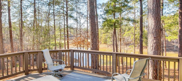 Lakefront McCormick Gem: Deck & Golf Course Views