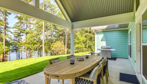 Lakefront McCormick Retreat w/Patio & Views