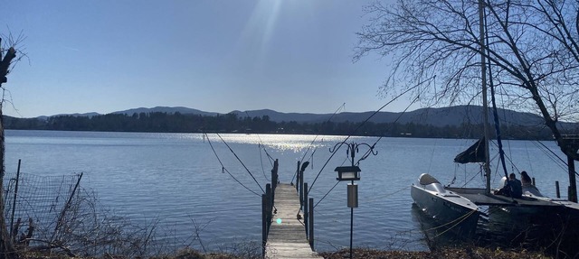 Lakefront Rustic Cottage with Direct Lake Access