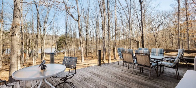 Lakefront w Water Toys, Deck, Fire Pit & Grill