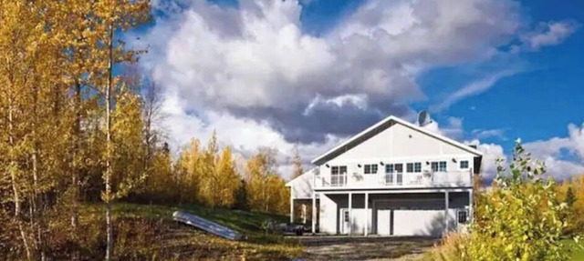 Lakeside three bedroom boathouse.
