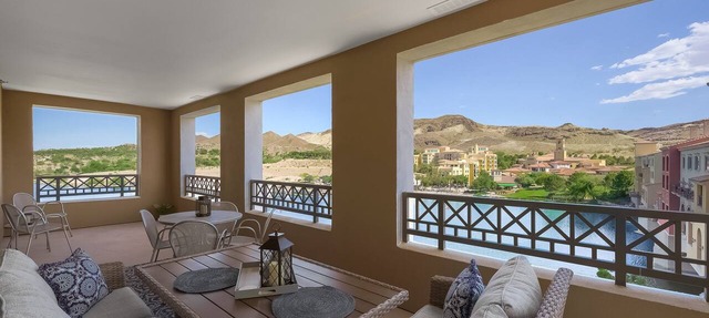 Lakeview Haven: Unwind with Panoramic Serenity