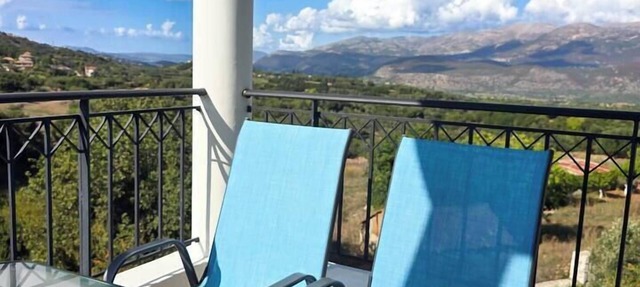 Lakithra 2 Bedroom flat with rural & sea view