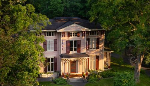 Landmark Inn