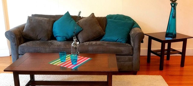 Large And Charming 2 Bedrooms Apartment , 2 minutes walk to the Coolidge Corner.