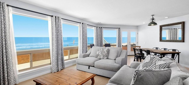 Large Beachfront 3 Bedroom Condo