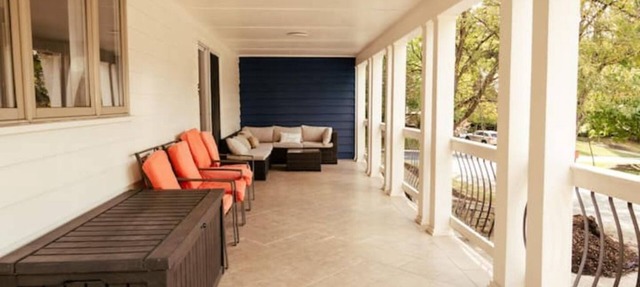 Large Colonial - Minutes from City!