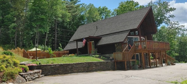 Large, Comfortable, Retro 1970s Hillside Chalet