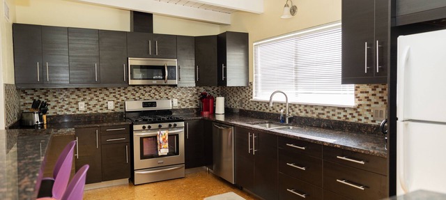 Large duplex w/6 bedrooms, 4 baths, 2 living rooms, washer/dryer. Pet friendly!