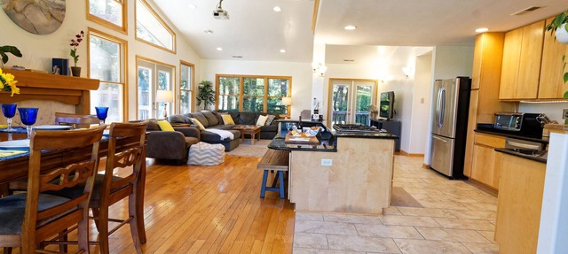 Large luxurious house with private 4-acre park 15 min to downtown Asheville