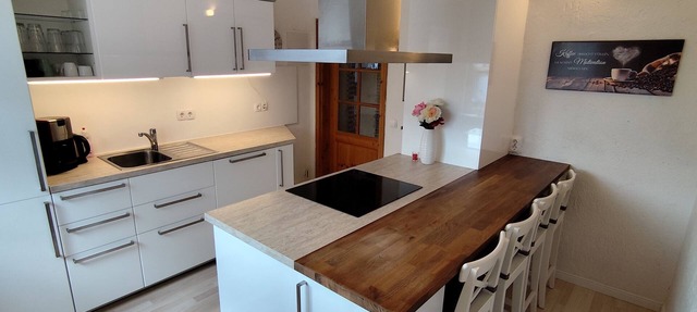 Large, modern furnished vacation apartment.
