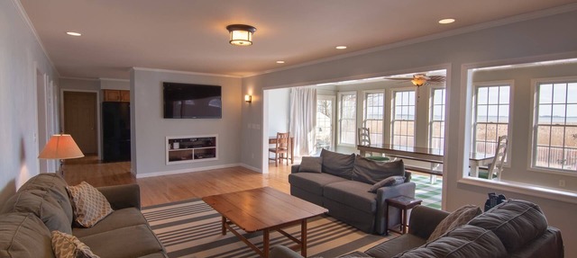 Large Pet Friendly Home Central to Assateague Island, Berlin and Ocean City, Md.