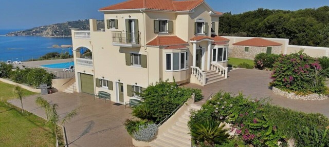 Large Private Villa with Pool, Stunning Sea Views