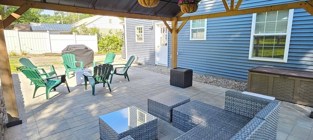 Large Private Yard, 4br home, Walk to town center