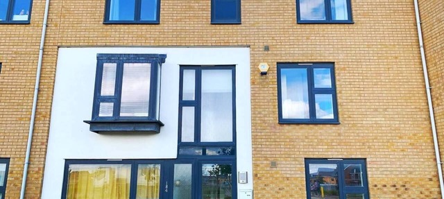 Large, spacious and cosy 5 bedroom house sleeps up to 9 guests.