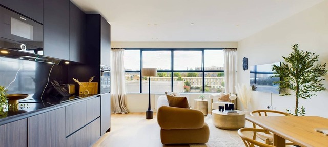 Large Spacious St Pancras Apartment with Balcony