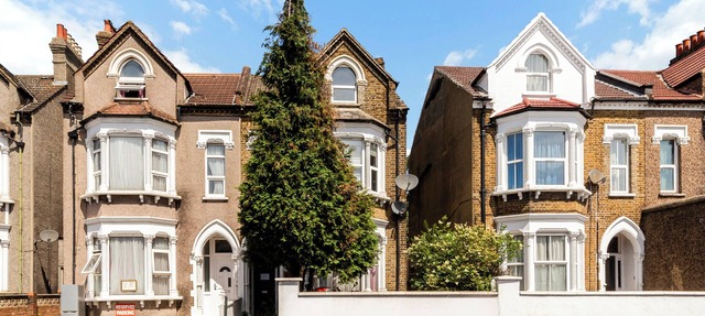 Large Thornton Heath Studio minutes from the station!