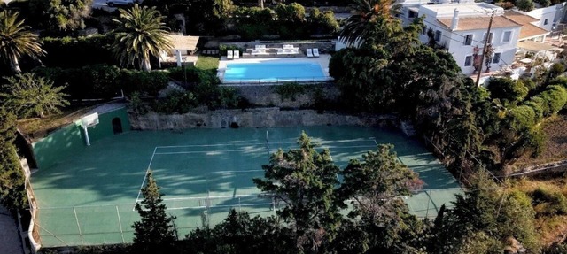 Large Villa with Pool and Private Tennis Court near Ormos Korthiou