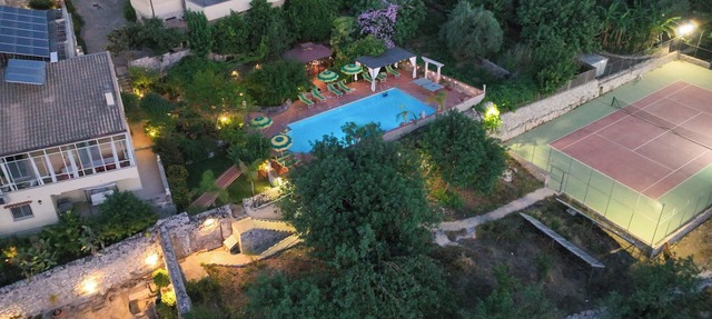 Large villa with solar htd pool,tennis court,jacuzzi hot tub,playground for kids