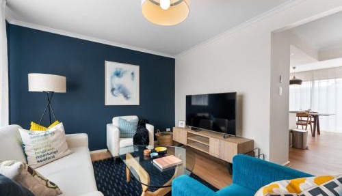 Largs Bay Stay - Relaxed Beachside Retreat with BBQ