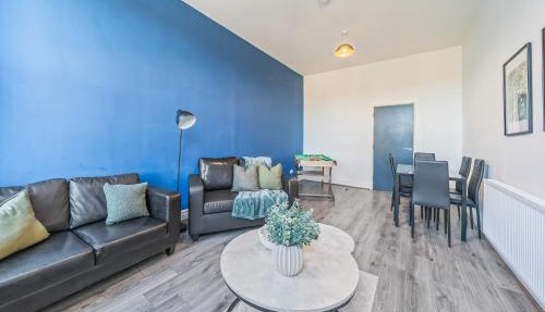 Latimer Flat 3 - Spacious 2BR Sleeps 6 with WiFi