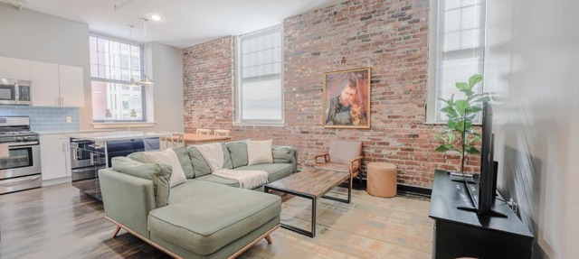 Lavishly Designed Home With Office Close to T