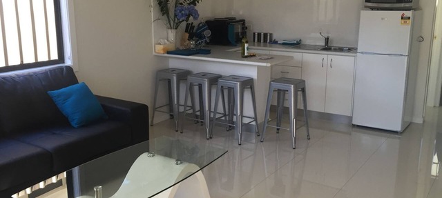 LAZY DAYZ SHELLHARBOUR is less than 5 mins walk to 2 beaches and Little Lake