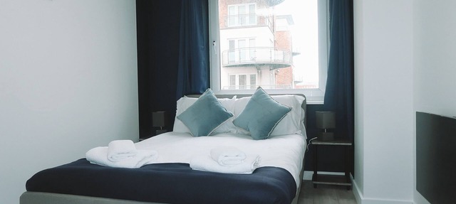 Level Access Apartment Easy walk to Railway Station ,Town Centre and Restraints Parking on Site