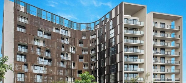 Light-filled 2-Bed + Study Apartment. Free Secure Parking!