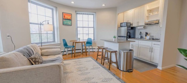 Light-filled Studio | Back Bay