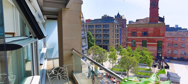 Live in Leeds Millenium Square Apartment