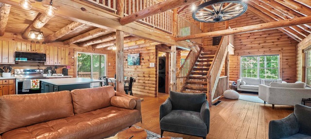Log Cabin Retreat in Monroe