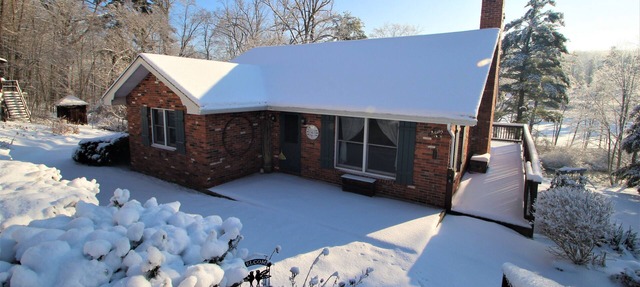 Lois Lane Streamside Cottage with Ol' Time Swimming Hole