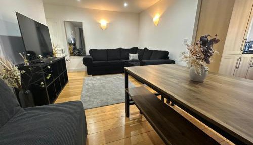 London 2 bedroom Apartment only 10 minutes to very centre of London