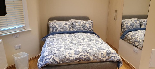 London Luxury Studio Flat 4 min to Ilford Station with FREE parking FREE WiFi