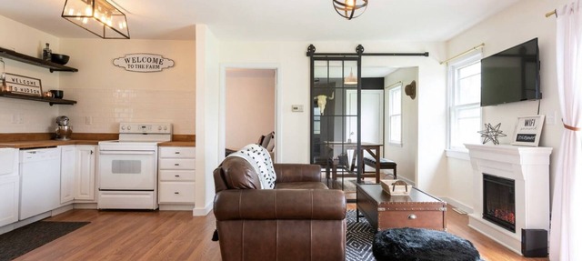 Long term or short term furnished peppercorn cottage!