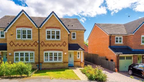 Long Term Stay 4 Bed 3 Bath & Parking Wrexham