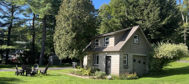 Looking for a getaway? This is the perfect cottage for you. Pet friendly!