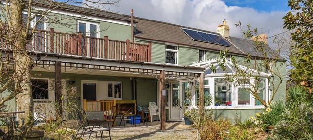 Looking for accommodation for large groups of friends or extended families.