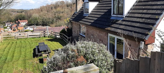 LORIEN, pet friendly, character holiday cottage in Caergwrle