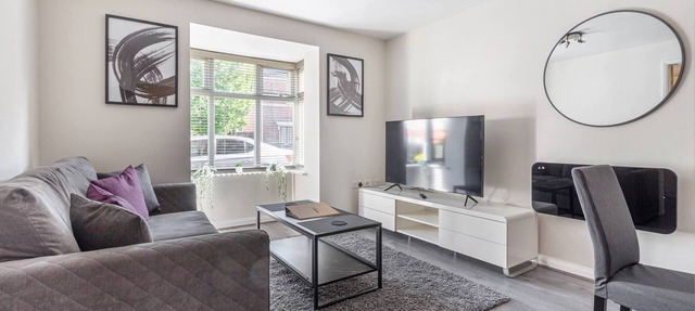 Lovely 2BR Apt in the Heart of Redditch