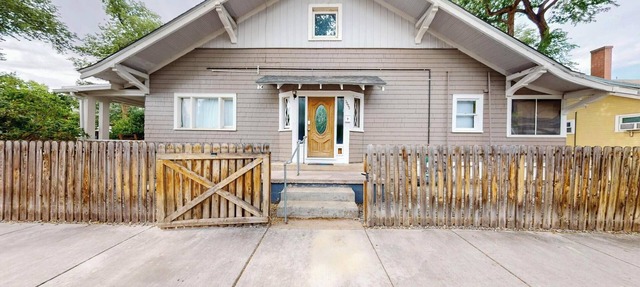 Lovely Historic 2bd/1ba home across from park, AC